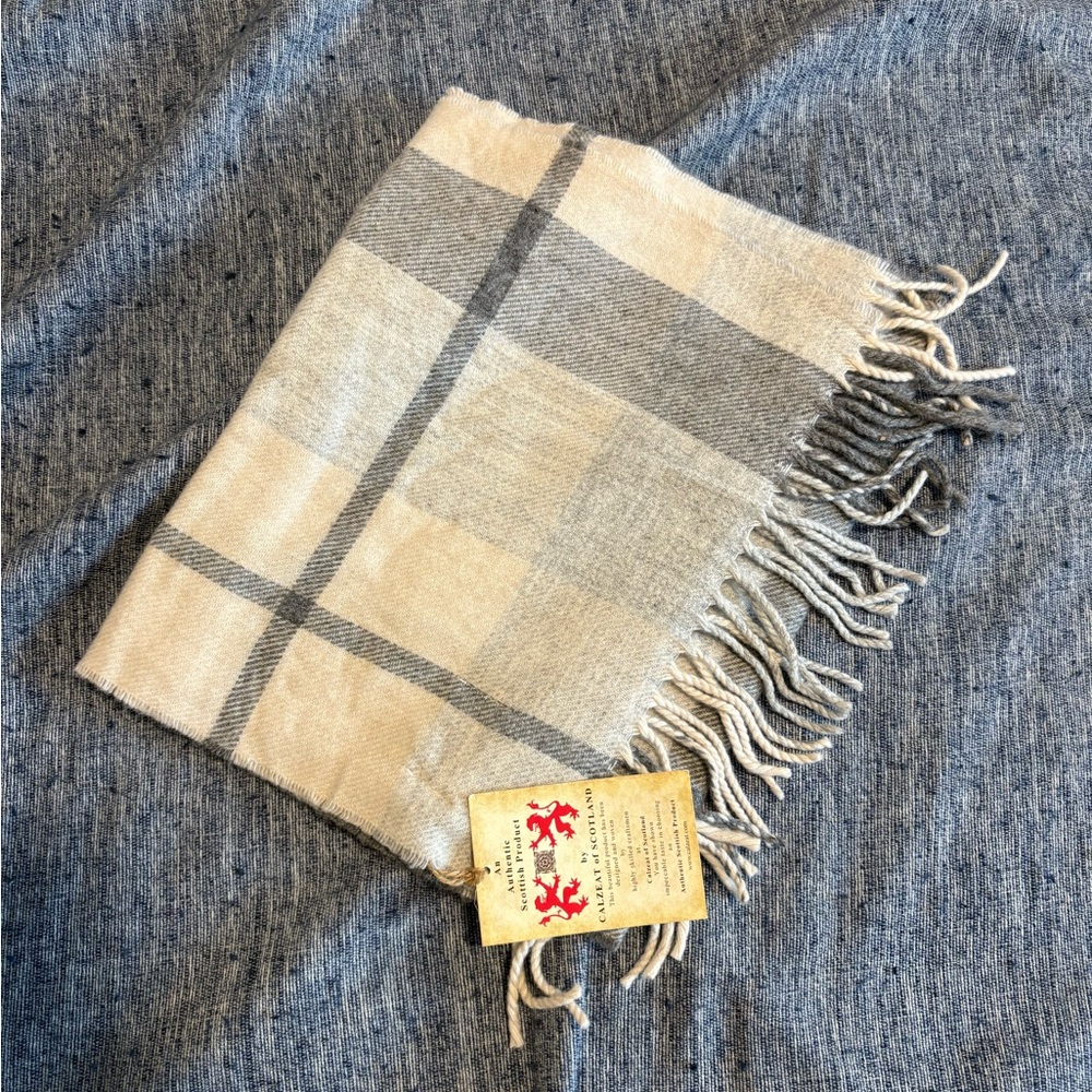 Elegant Gray and Cream Scarf